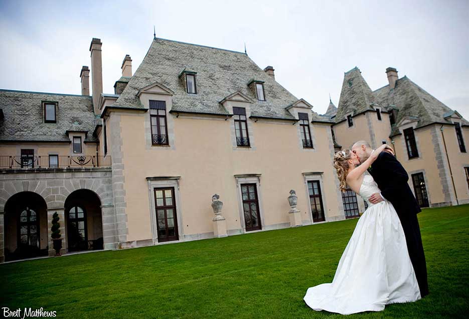 Bride and groom kiss on the Oheka Castle back lawn.